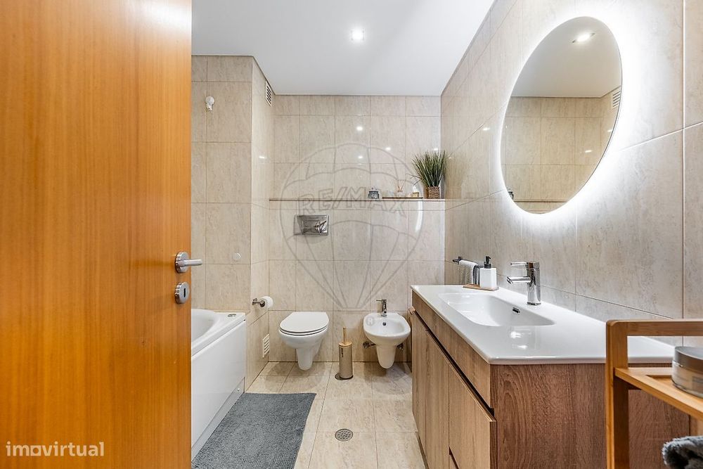 Apartamento T2 com suite e garagem fechada, em Nogueira, Braga!
