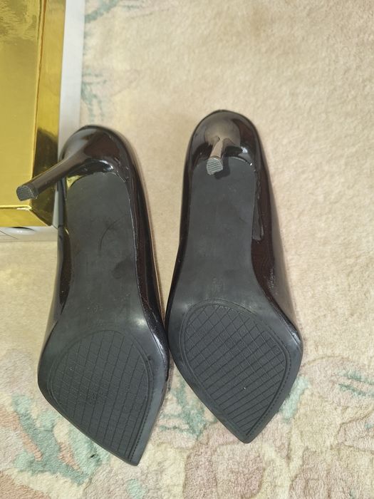 Buty na szpilce rozm 39 Tulipano