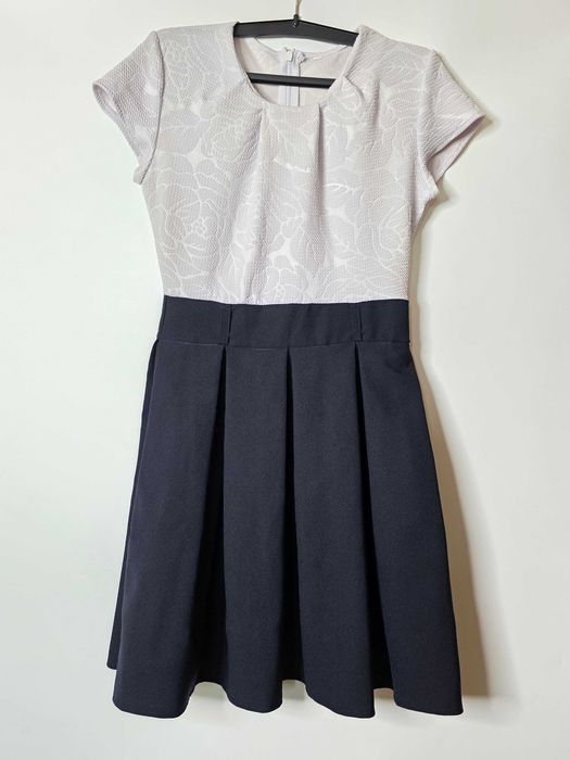 Красивое нарядное платье в школу темно-синее белое