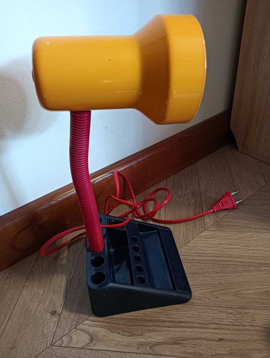 Lampa biurkowa z organizerem Massive gięta