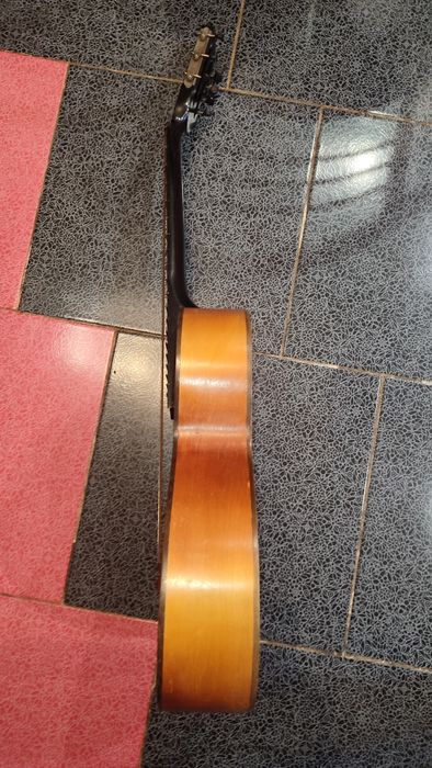 Продам гитару без трещин