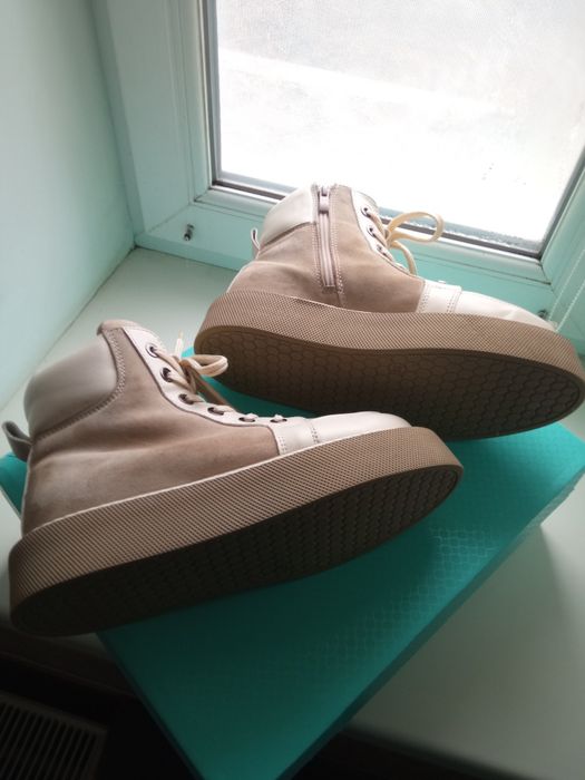 Продам ботинки женские.