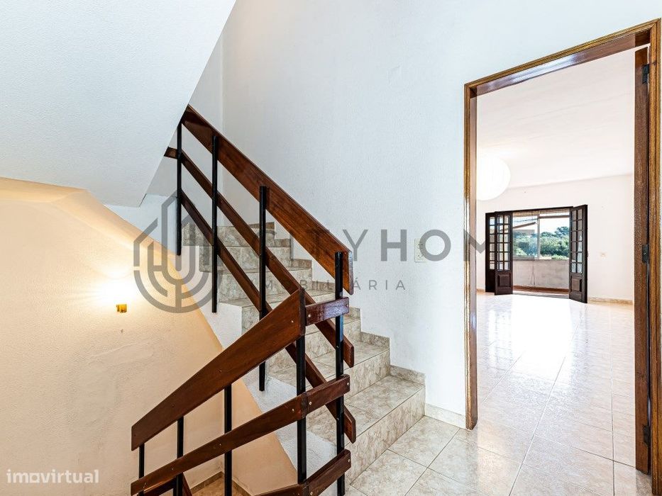 Moradia T2 +1 com garagem e espaço exterior
