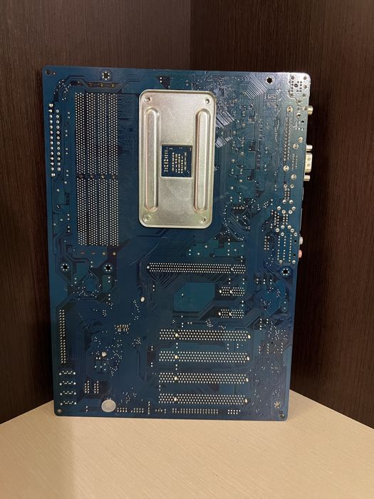 Материньська плата Gigabyte GA-M52L-S3P