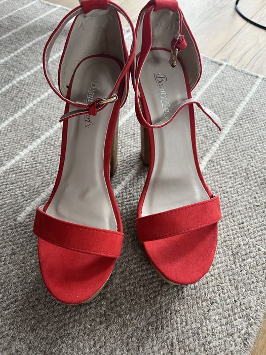 Wysokie buty na lato Nowe