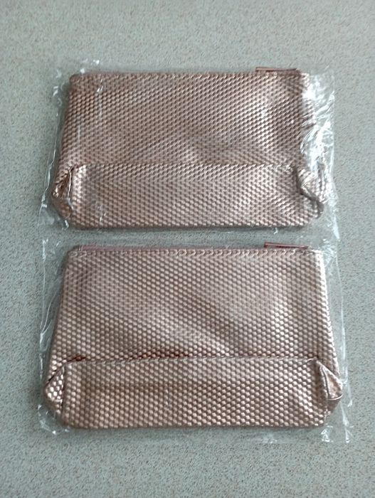 2 kosmetyczki błyszczące