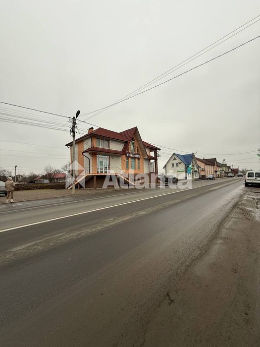 Оренда приміщення та/або будинку в центрі с-ща Лужани - 252 м2
