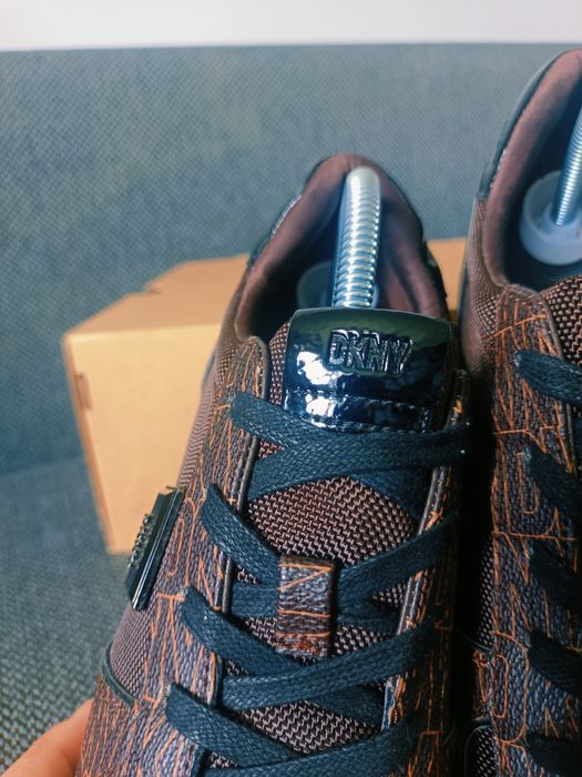 Nowe Sneakersy DKNY Davie r. 40.5 / 26 cm – Outlet