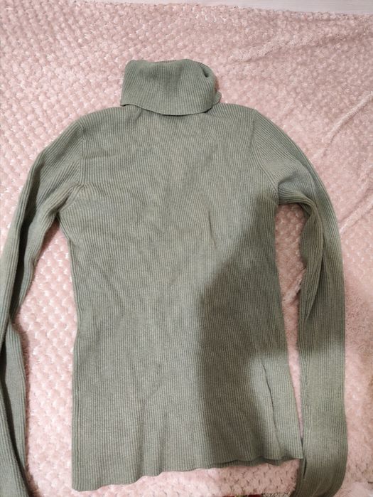 Оливковий (зелений) гольф з вирізами для пальців