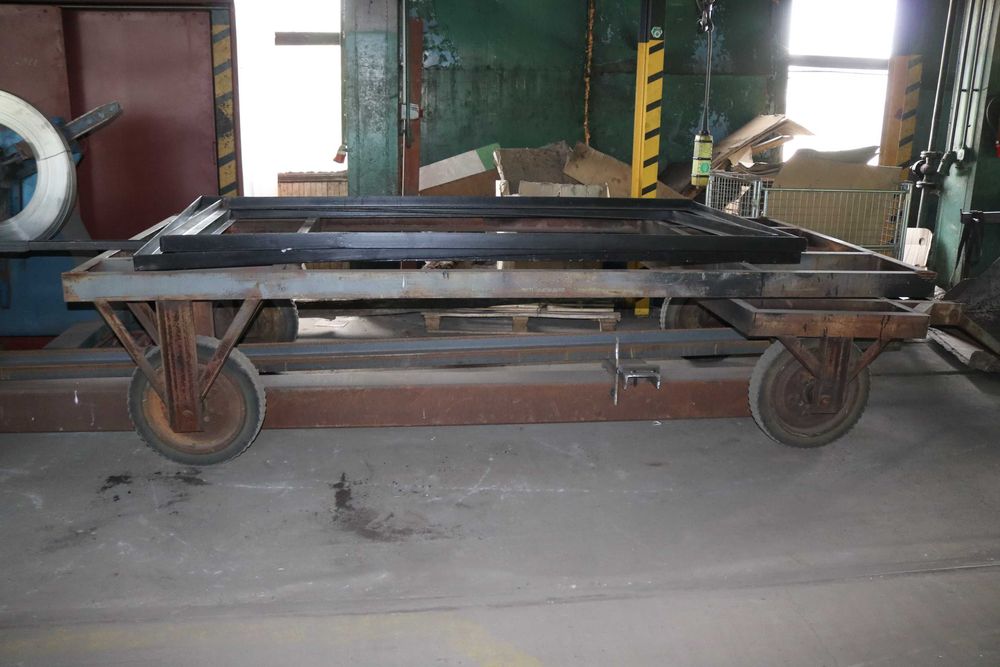 Przyczepa do transportu długich elementów