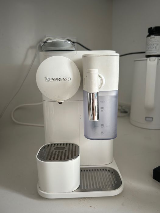 Nespresso latissima one