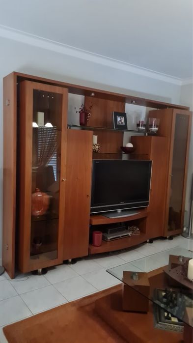 Movel tv e sala de estar em cerejeira
