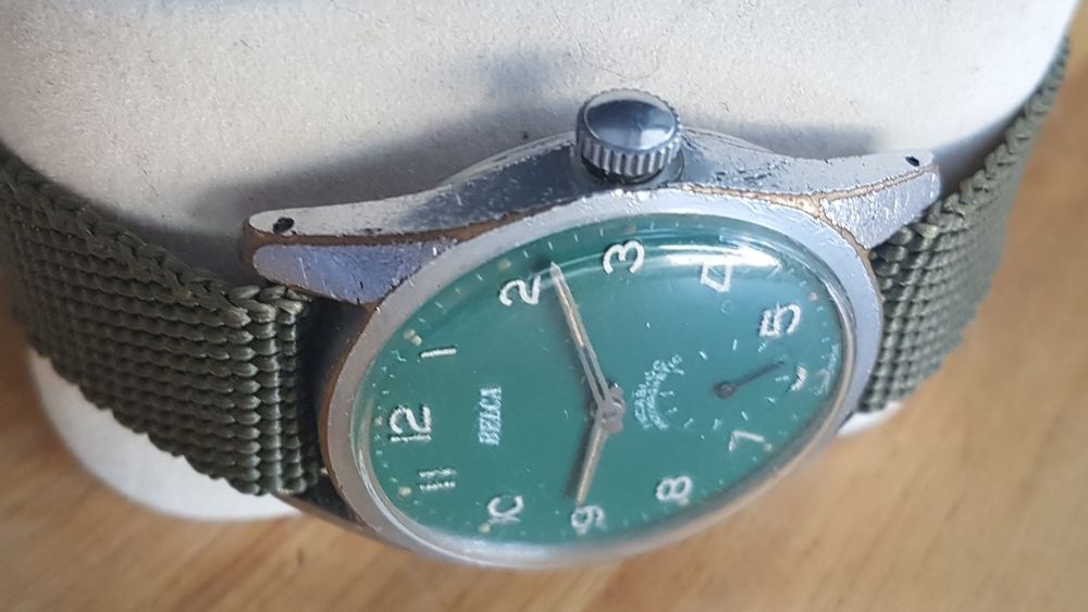 Zegarek vintage w stylu wojskowym