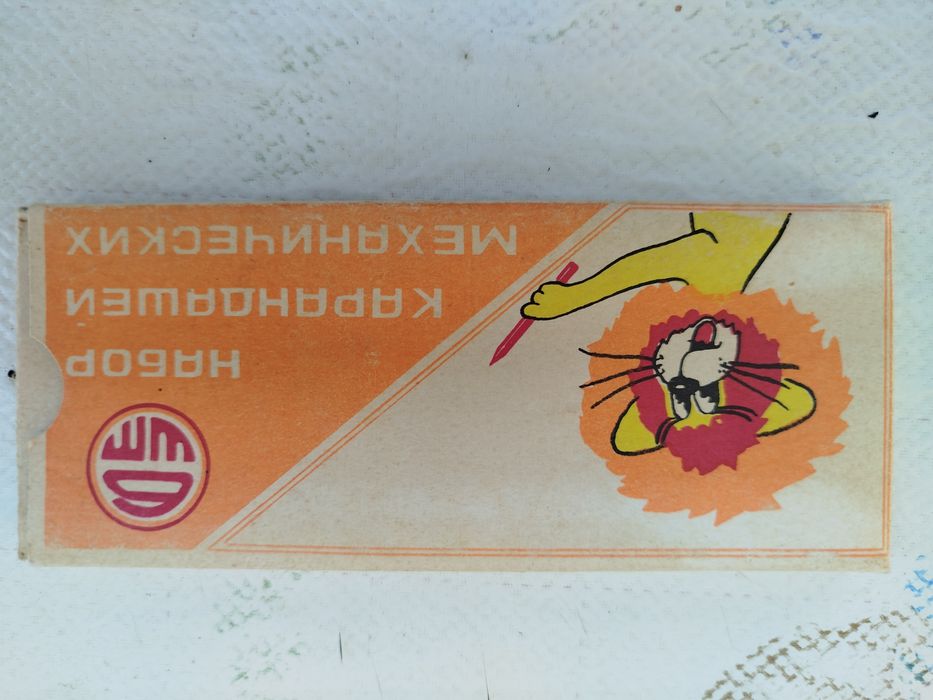 Набор карандашей механических.