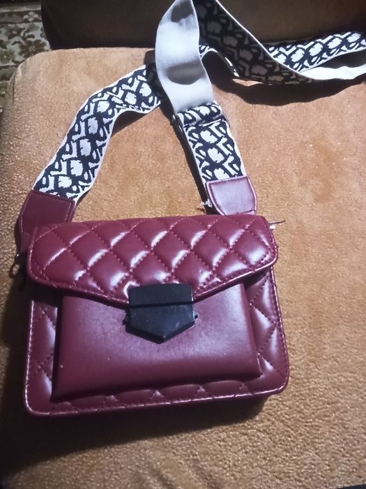Продам женскую сумочку через плече