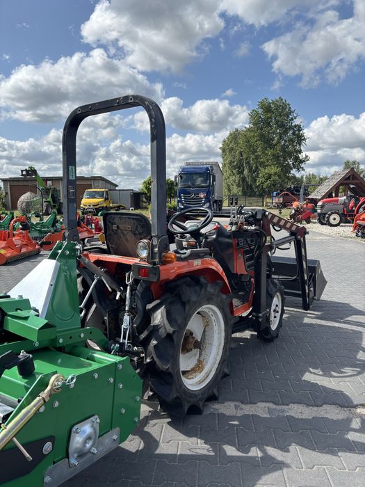 Mini Traktor Kubota B 72.  17km 4x4 z ładowaczem tur.Wspomaganie