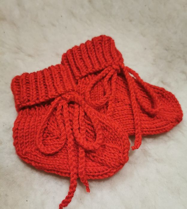 Buty niechodki, skarpetki niemowlęce