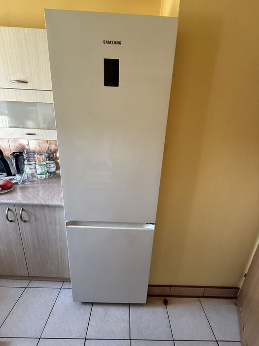 Sprzedam lodówkę Samsung na gwarancji