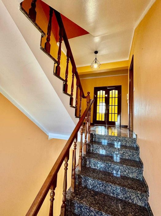 Andar de moradia T3 + sótão e parqueamento