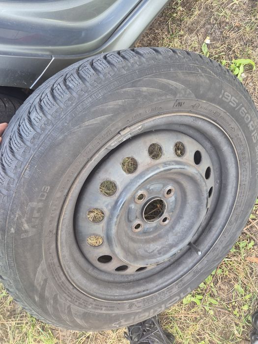 4x Stalówki z kołpakami r15