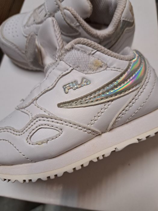 Sapatilhas T.23 - Fila -  em pele Brancas