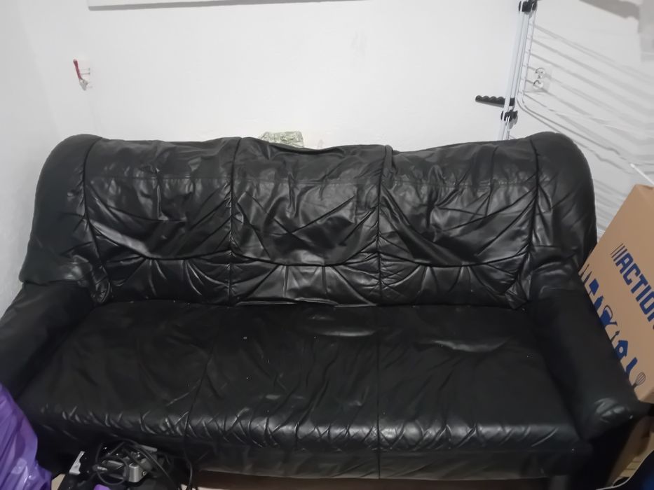 czarna sofa skórzana w idealnym stanie do odbioru własnego