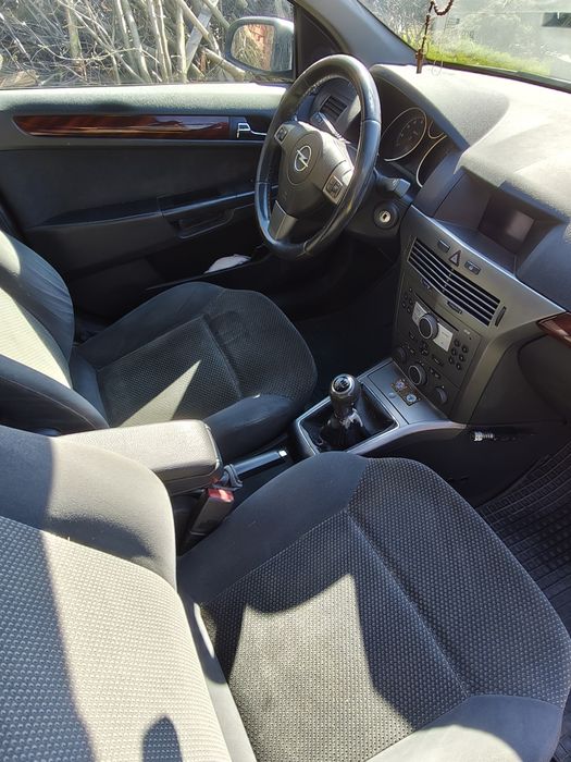Opel Astra H 1,4 2005 benzyna