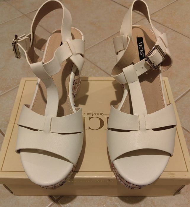 Buty - sandały i klapki