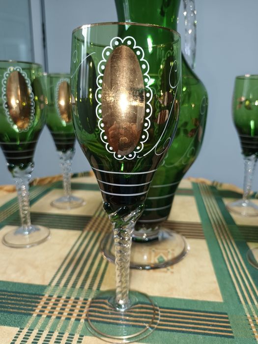 2 jarros e 8 copos antigos