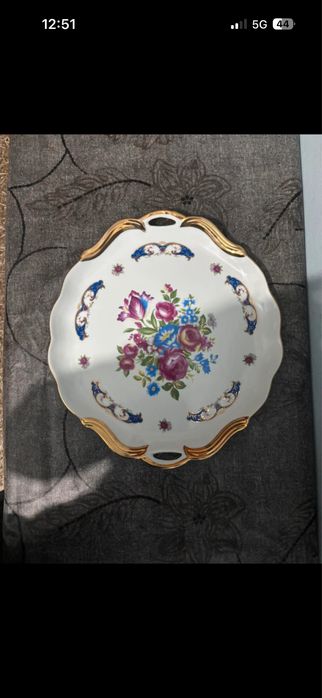 Prato vintage floral com dourado