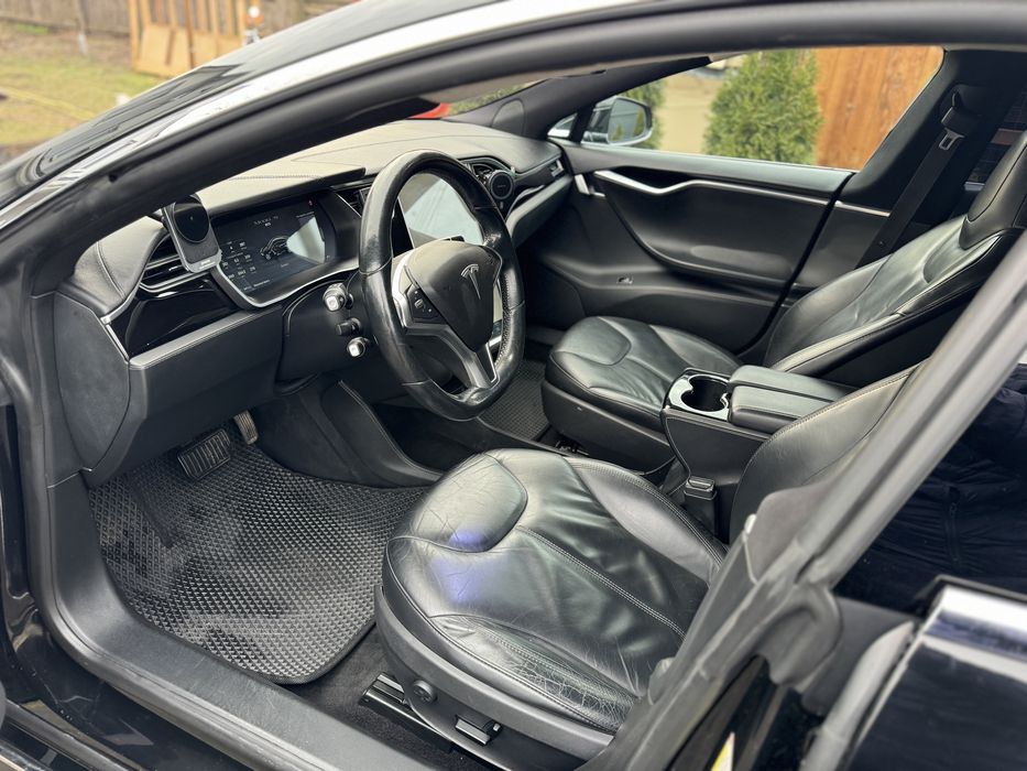 Продам tesla model s