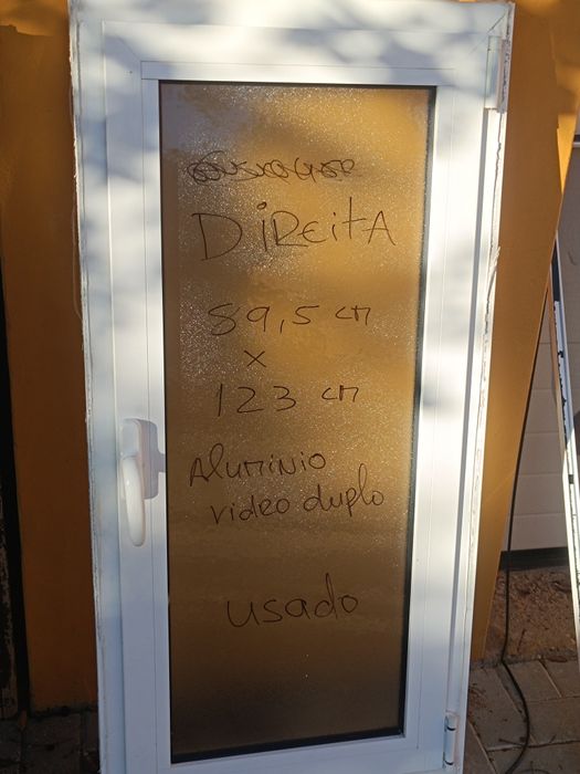 Vendo janelas usadas em alumínio e vidro duplo fosco