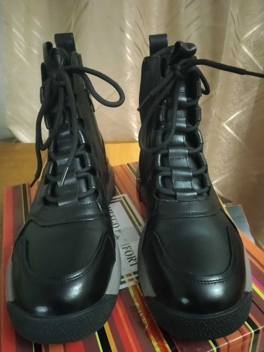 Продам черевики чоботи (ботинки сапоги ) жіночі зимові. MEEGO COMFORТ.