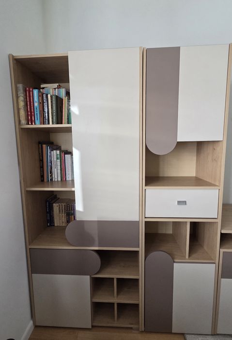 Komplet mebli dziecięcych/młodzieżowych - szafki + biurko