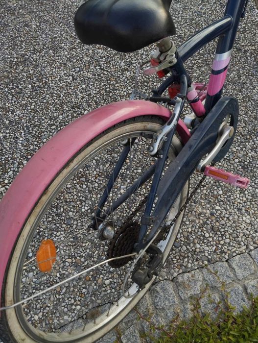 Vende-se bicicleta de menina.