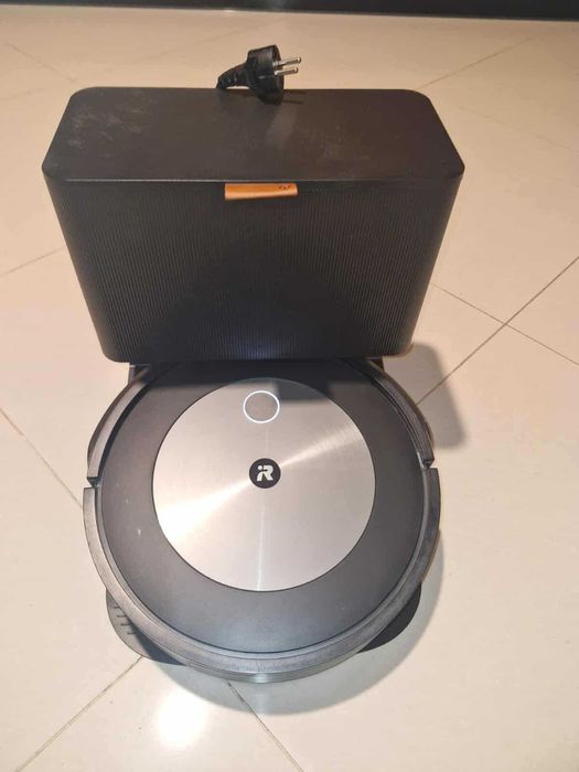 Idealne na prezent Robot sprzątający iRobot Roomba j7+