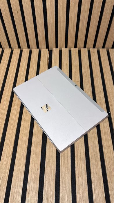 Продам планшет Microsoft Surface 1645 Intel Atom x7-z8700