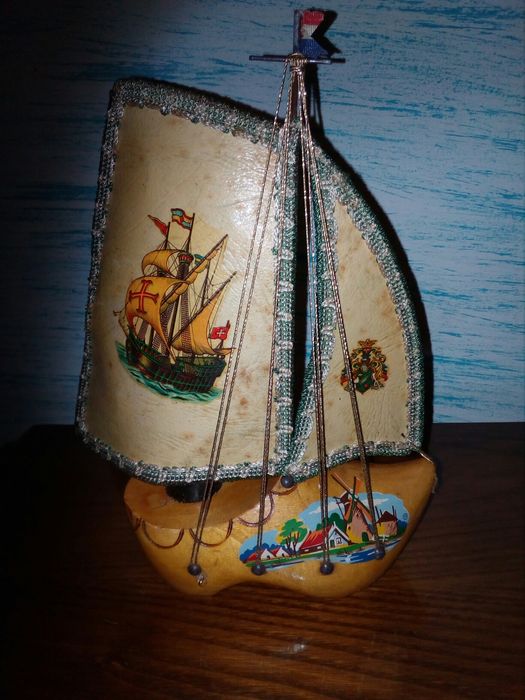 Candeeiro em forma de barco