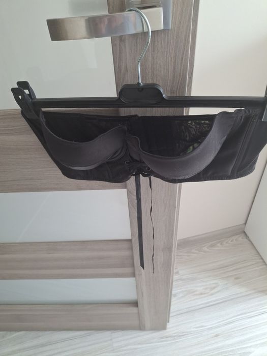 Biustonosz pod marynarkę