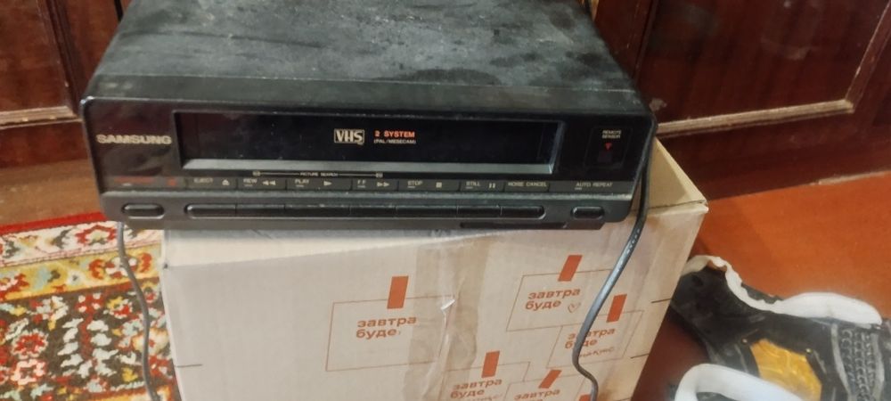 Відеомагнітофон самсунг та касети 31шт,500грн за все