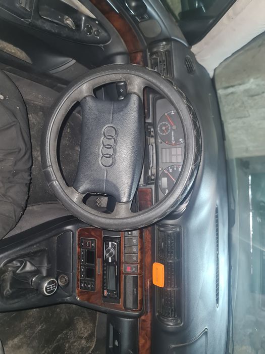 Audi A4 B5 1.6 para peças ou reparar