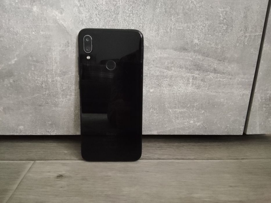 Телефон Xiaomi Redmi 7