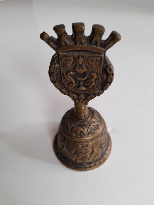 Ferro, cobre e metais antigos em pecas unicas