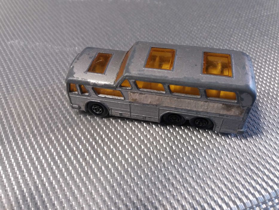 Matchbox coach 1:64