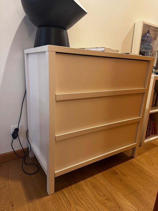 Cómoda IKEA branca