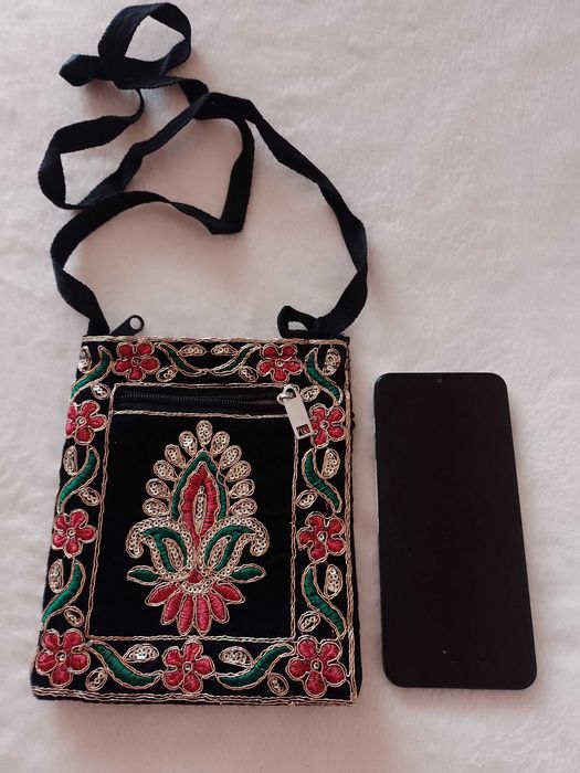 Bogato Zdobiona torebka listonoszka z Londynu, saszetka