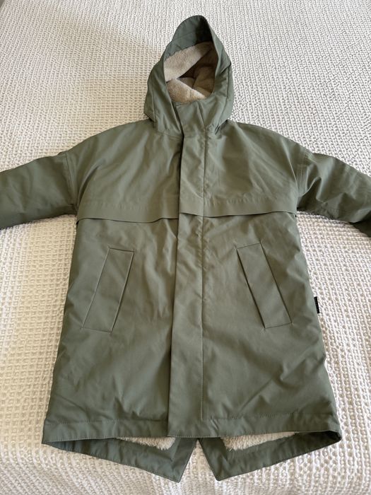 Casaco criança com pelo e impermeável