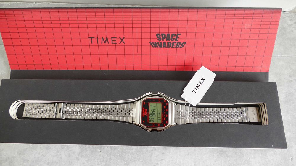 Zegarek TIMEX 80 x Space Invaders TW2V30000 srebrny