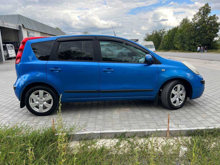 Автомобіль Nissan Note