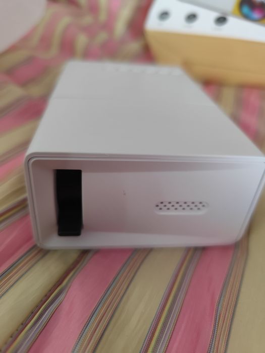 Portable LED Mini Projector454264237536716802